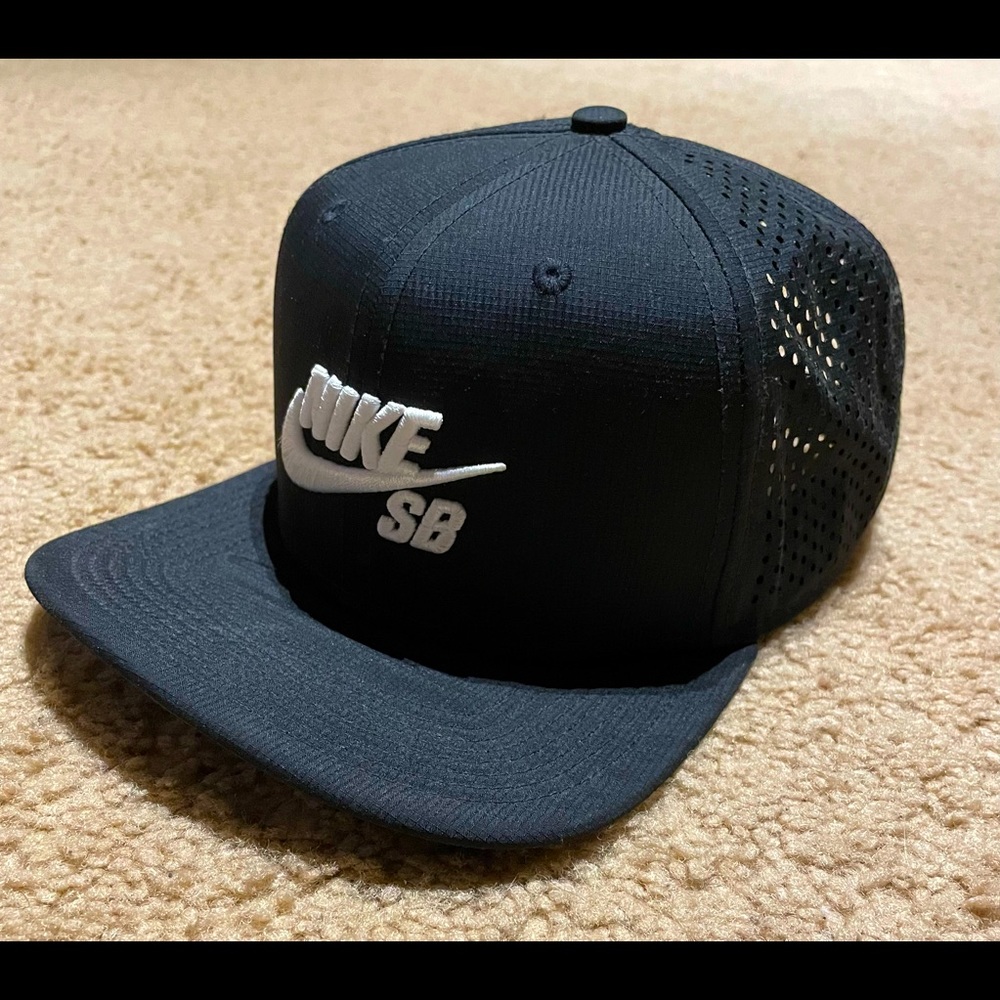 Nike SB Snapback hat
